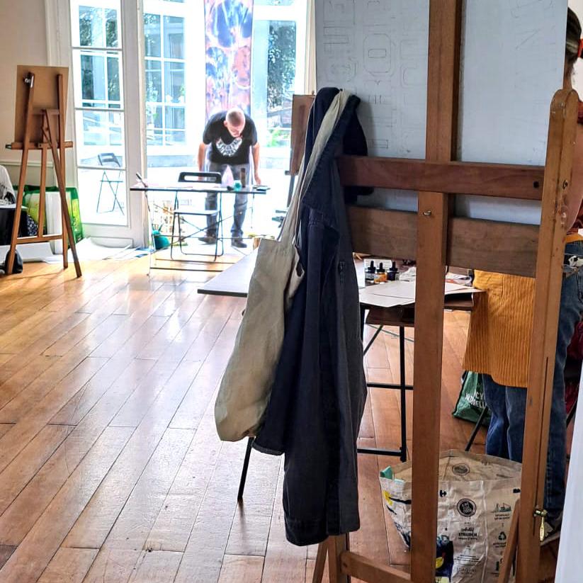 Atelier dessin dans la grande salle